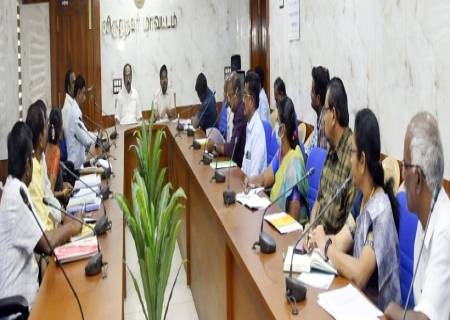 நிதி, சுற்றுச்சூழல் மற்றும் காலநிலை மாற்றத்துறை அமைச்சர் அவர்கள் நரிக்குடி ஊராட்சி ஒன்றிய பகுதிகளில் குடிநீர் விநியோகம் தொடர்பாக அலுவலர்களுடன் ஆய்வு மேற்கொண்டார்.