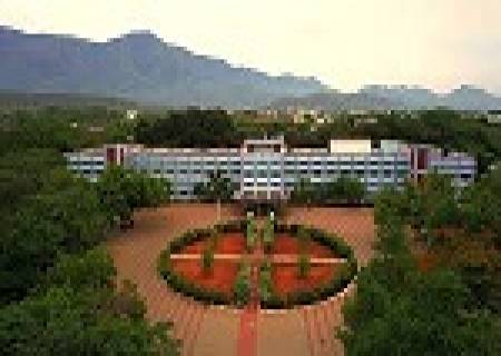 சமூக வலைதள பயன்பாடு மற்றும் சைபர் குற்றங்களை தடுத்தல்,நிதி மேலாண்மை, போட்டி தேர்வுகள் மற்றும் உயர்கல்வி வழிகாட்டி குறித்து நடைபெற்ற கல்லூரி மாணவிகளுக்கான கருத்தரங்கு நிகழ்ச்சியினை மாவட்ட ஆட்சித்தலைவர்   வீ.ப.ஜெயசீலன், I.A.S. அவர்கள் தொடங்கி வைத்தார்..