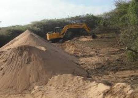 விருதுநகர் மாவட்டம் மணல் மற்றும் இதர கனிமங்கள் வெட்டி எடுப்பது மற்றும் எடுத்துச்செல்வது, அதைத் தடுக்க முற்படும் அரசு அலுவலர்களை அச்சுறுத்துவது போன்ற குற்றங்களில் ஈடுபடும் நபர்கள் மீது குண்டர் தடுப்பு சட்டம் கீழ் கைது