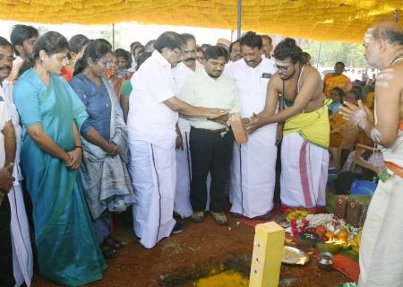 விருதுநகர் மாவட்டம் இராஜபாளையம்  இணைப்புச்சாலை ரூ.38.24 கோடி மதிப்பில் அமைக்கும் பணிகளுக்கு   அமைச்சர் திரு.கே.கே.எஸ்.எஸ்.ஆர்.ராமச்சந்திரன் அவர்கள் அடிக்கல் நாட்டி பணிகளை தொடங்கி வைத்தார்.