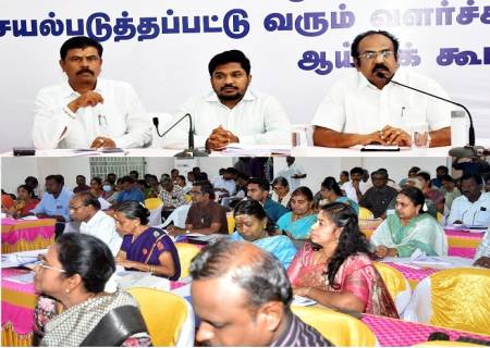 காரியாபட்டி, திருச்சுழி மற்றும் நரிக்குடி ஆகிய ஊராட்சி ஒன்றியங்களில்  பல்வேறு அரசுத்துறைகள் மூலம் செயல்படுத்தப்பட்டு வரும் வளர்ச்சிப் பணிகள் குறித்து ஆய்வு