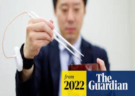 மின்சார சாப்ஸ்டிக்கை கொண்டு சாப்பிட்டால், உப்பு சப்பில்லாத சாப்பாடு. (நவீன கரண்டி)