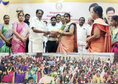 ஒருங்கிணைந்த குழந்தை வளர்ச்சிப் பணிகள் திட்டம் சார்பில் நடைபெற்ற சமுதாய வளைகாப்பு விழா