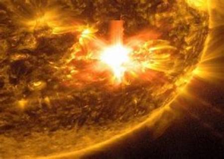 சூரியனிலிருந்து வரும் ஆபத்தான கதிர்களை  தடுக்கும் காந்தப்புல மாற்றம்