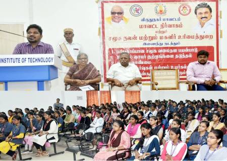 சமூக வலைதள பயன்பாடு மற்றும் சைபர் குற்றங்களை தடுத்தல், நிதி மேலாண்மை, போட்டி தேர்வுகள் மற்றும் உயர்கல்வி வழிகாட்டி குறித்து நடைபெற்ற கல்லூரி மாணவிகளுக்கான கருத்தரங்கு நிகழ்ச்சி