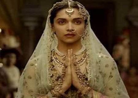 கதாநாயகி அந்தஸ்து பாதிக்காத வகையில் தீபிகாவின் ரோல் .ஷாருக்கான் மகளுக்கு அம்மாவாக தீபிகா .