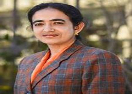 துப்பாக்கி சுடுதலில் வெள்ளிப் பதக்கத்தை  பெற்ற இந்திய வீராங்கனை  சிம்ரன்பிரீத் கவுர் .