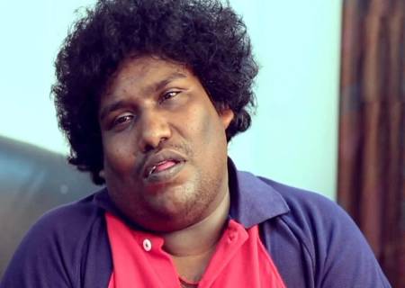 இயக்குனர் ராஜ்மோகன் உண்மைக் கதையில் யோகி பாபு.