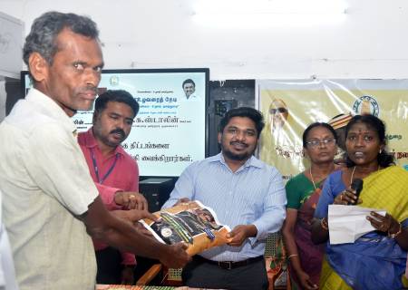 “உழவரைத் தேடி வேளாண்மை - உழவர் நலத்துறை திட்டம்” துவக்க விழாவில் திருவில்லிபுத்தூர் வட்டம் டி.மானகசேரி கிராமத்தில் மாவட்ட ஆட்சித்தலைவர் அவர்கள் கலந்து கொண்டார்.