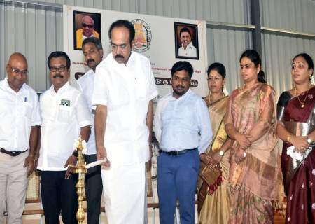 சிவகாசி அரசு கலை மற்றும் அறிவியல் கல்லூரியில் ரூ.80 இலட்சம் மதிப்பில் கட்டப்பட்டுள்ள அமர்வு கூடத்தினை  அமைச்சர்  அவர்கள் பயன்பாட்டிற்கு திறந்து வைத்தார்.