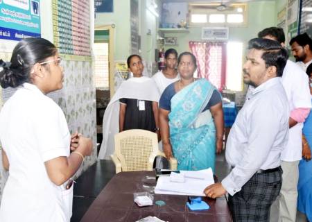 சாத்தூர் வட்டத்தில் "உங்களைத் தேடி உங்கள் ஊரில்" என்ற திட்டத்தின் கீழ், அரசின் திட்டங்கள் மற்றும் சேவைகள் பொதுமக்களிடம் சென்றடைவது குறித்து,மாவட்ட ஆட்சித்தலைவர் அவர்கள் கள ஆய்வு செய்தார்.