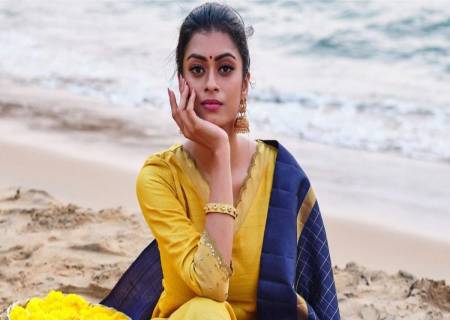 தமிழுக்கு வரும் நடிகை பிரியம்வதா கிருஷ்ணன் 'நரிவேட்ட' ஹீரோயின்