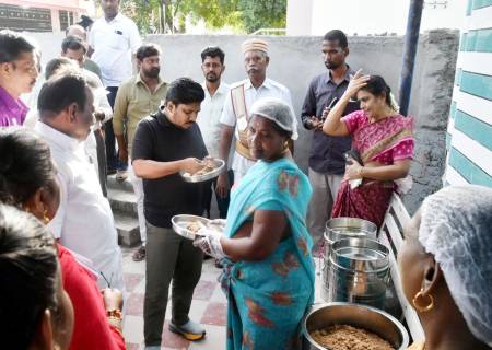 சாத்தூர்   வட்டத்தில் "உங்களைத் தேடி உங்கள் ஊரில்" என்ற திட்டத்தின் கீழ், அரசின் திட்டங்கள் மற்றும் சேவைகள் பொதுமக்களிடம் சென்றடைவது குறித்து அவர்கள் கள ஆய்வு செய்தார்.