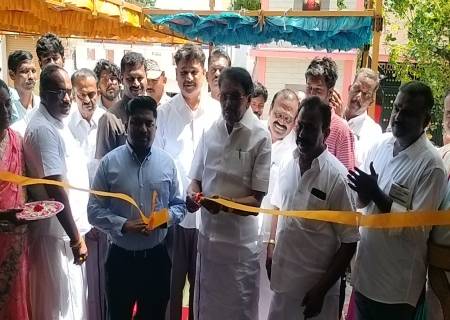 வெம்பக்கோட்டை சாலையில்  சாத்தூர் புதிய பேருந்து நிலையம் அமைப்பதற்கு  அமைச்சர்  அவர்கள் அடிக்கல் நாட்டி பணிகளை தொடங்கி வைத்தார்.