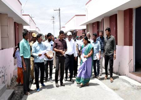 இலங்கை தமிழர் மறுவாழ்வு முகாமில், ரூ.12.19 கோடி மதிப்பில் கட்டிமுடிக்கப்பட்ட 232 புதிய குடியிருப்பு வீடுகளை                       மாவட்ட ஆட்சித்தலைவர் அவர்கள் நேரில் சென்று பார்வையிட்டு ஆய்வு செய்தார்.