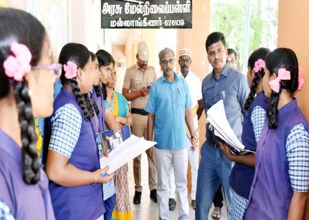 மல்லாங்கிணறு பேரூராட்சி அரசு மேல்நிலைப்பள்ளியில் மாவட்ட ஆட்சித்தலைவர் அவர்கள் நேரில் சென்று  ஆய்வு செய்தார்.