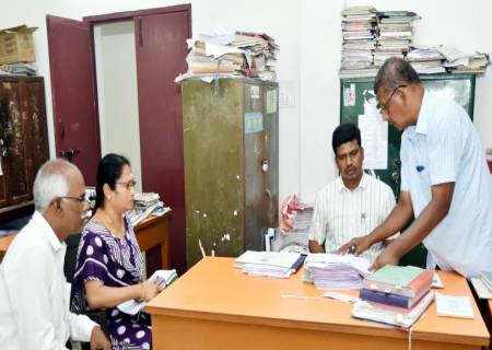 திருச்சுழி மற்றும் நரிக்குடி ஊராட்சி ஒன்றியப் பகுதிகளில் நடைபெற்று வரும் பல்வேறு வளர்ச்சிப் பணிகள் குறித்து மாவட்ட ஆட்சித்தலைவர்அவர்கள் நேரில் சென்று பார்வையிட்டு ஆய்வு செய்தார்.