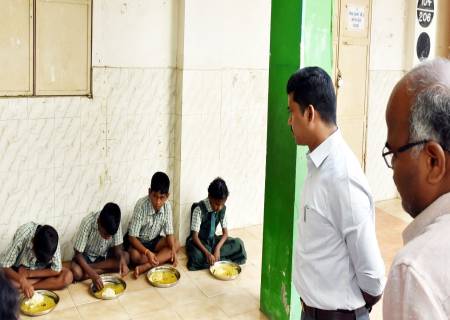 விருதுநகர்  நகராட்சி மற்றும் ஊராட்சி ஒன்றியப் பகுதிகளில்  மாவட்ட ஆட்சித்தலைவர் அவர்கள் நேரில் சென்று ஆய்வு.