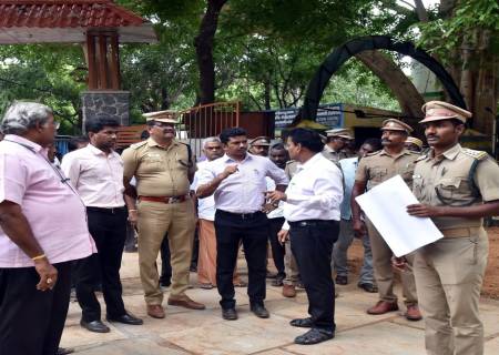 அருள்மிகு சதுரகிரி சுந்தரமகாலிங்கம் திருக்கோவில் ஆடி அமாவாசைதிருவிழாவினை முன்னிட்டு மேற்கொள்ளப்பட்டு வரும் முன்னேற்பாடு பணிகளை மாவட்ட ஆட்சித்தலைவர்  அவர்கள் நேரில் சென்று  ஆய்வு .