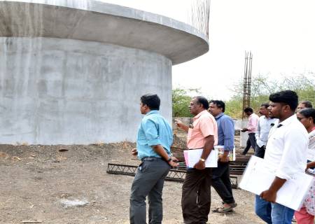 சாத்தூர் வட்டாரப் பகுதிகளில் நடைபெற்றுவரும் கூட்டுக்குடிநீர் திட்டப்பணிகள் குறித்து மாவட்ட ஆட்சித்தலைவர் அவர்கள் நேரில் சென்று பார்வையிட்டு ஆய்வு செய்தார்.