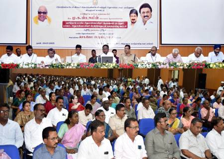 தமிழ்நாடு மாநில சிறுபான்மையினர் ஆணையத்தலைவர் அருட்தந்தை சொ.ஜோ அருண்,சே.ச அவர்கள் தலைமையில், மாவட்ட  சிறுபான்மையினர் பிரதிநிதிகள் மற்றும் பல்வேறு அரசுத்துறை அலுவலர்களுடனான கலந்தாய்வுக் கூட்டம் நடைபெற்றது.