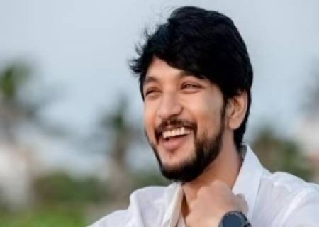 போலீஸ் வேடத்தில் கவுதம் ராம் கார்த்திக்.