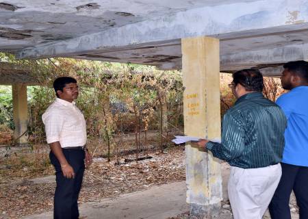 விருதுநகர்  மற்றும் அருப்புக்கோட்டை ஊராட்சி ஒன்றியப் பகுதிகளில் நடைபெற்று வரும் பல்வேறு வளர்ச்சி திட்டப்பணிகள் குறித்து மாவட்ட ஆட்சித்தலைவர் அவர்கள்  ஆய்வு செய்தார்.