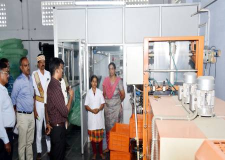 தனியார் குடிநீர் சுத்திகரிப்பு நிறுவனத்தை  மாவட்ட ஆட்சித்தலைவர்  அவர்கள் நேரில் சென்று பார்வையிட்டு ஆய்வு செய்தார்.