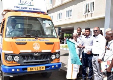 உணவு பண்டங்கள் தரமாக உள்ளனவா என்பன குறித்து நேரில் கண்டறிவதற்காக நடமாடும் உணவு பகுப்பாய்வு வாகன திட்டத்தை தமிழக அரசு செயல்படுத்தி உள்ளது.