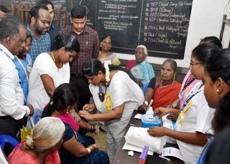நலம் காக்கும் ஸ்டாலின் திட்டத்தின் கீழ், நடைபெற்ற பல்நோக்கு சிறப்பு மருத்துவ முகாமினை  மாவட்ட ஆட்சித்தலைவர் அவர்கள் நேரில் சென்று பார்வையிட்டு ஆய்வு செய்தார்.