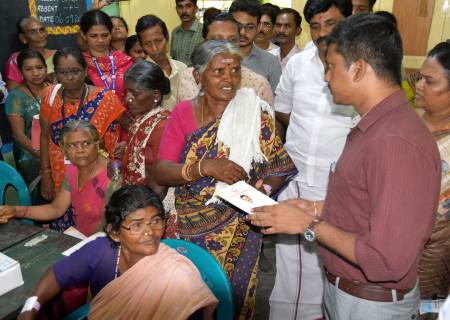 நலம் காக்கும் ஸ்டாலின் திட்டத்தின் கீழ், நடைபெற்ற பல்நோக்கு சிறப்பு மருத்துவ முகாமினை  மாவட்ட ஆட்சித்தலைவர்  அவர்கள் நேரில் சென்று பார்வையிட்டு ஆய்வு செய்தார்.