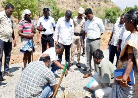 இராஜபாளையம்  ஊராட்சி ஒன்றியத்திற்குட்பட்ட பல்வேறு பகுதிகளில் நடைபெற்று வரும் வளர்ச்சி திட்டப் பணிகள் குறித்து மாவட்ட ஆட்சித்தலைவர் அவர்கள்  ஆய்வு மேற்கொண்டார்.