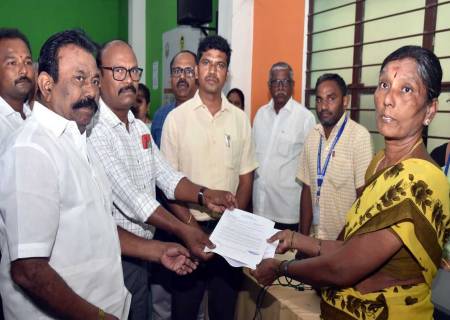 விருதுநகர் மாவட்டம் சாத்தூர் நகராட்சியில்  நடைபெற்ற "உங்களுடன் ஸ்டாலின்" முகாமினை மாவட்ட ஆட்சித்தலைவர் அவர்கள் நேரில் சென்று பார்வையிட்டு ஆய்வு.