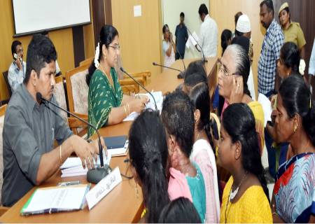 மக்கள் குறைதீர்க்கும் நாள் கூட்டம் மாவட்ட ஆட்சித்தலைவர் அவர்கள் தலைமையில் நடைபெற்றது.