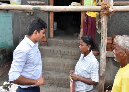 இராஜபாளையம் வட்டாரப்பகுதிகளில் மேற்கொள்ளப்பட்டு வரும் வளர்ச்சித் திட்டப்பணிகள் மற்றும் அரசு திட்டங்களின் செயல்பாடுகள் குறித்து மாவட்ட ஆட்சித்தலைவர்  அவர்கள் கள ஆய்வு மேற்கொண்டார்.