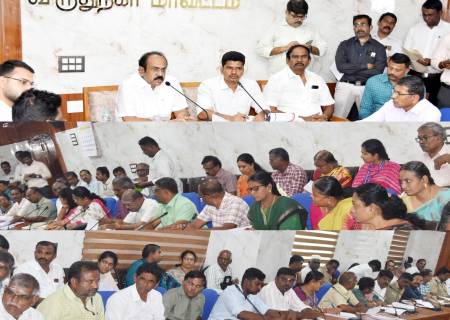 வடகிழக்கு பருவ மழைக்காலங்களில் மேற்கொள்ள வேண்டிய முன்னெச்சரிக்கை நடவடிக்கைகள் குறித்து அமைச்சர்  அவர்கள் அனைத்துத்துறை அலுவலர்களுடன் ஆய்வு மேற்கொண்டார்.