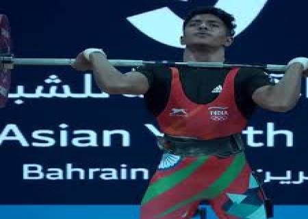 ஆசிய யூத் விளையாட்டு 3வது சீசன் பளுதுாக்குதலில் வெள்ளிப் பதக்கம் வென்றார் மகாராஜன் ஆறுமுகபாண்டியன்.