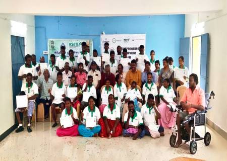 மாற்றுத்திறனாளிகளுக்கு  தொழில் முனைவோர் பயிற்சி சான்றிதழ் வழங்கும் விழா.