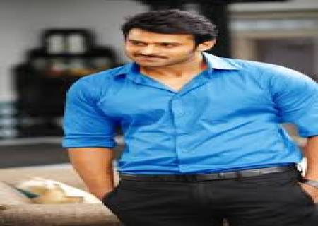 சீனியர்களிடமிருந்து தான் அனைத்தையும் கற்கிறோம். அவர்களுக்குப் பின்னால் தான் நாம்" என்றார் பிரபாஸ்.