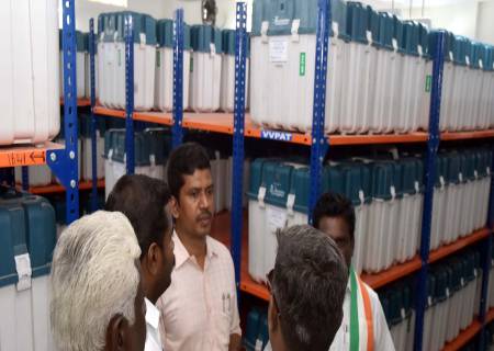 கணினி மூலம் சீரற்ற முறையில் ஒதுக்கீடு செய்யப்பட்டுள்ள (Randomization) மின்னணு வாக்குப்பதிவு இயந்திரங்களை, 7 சட்டமன்றத் தொகுதிகளுக்கு அனுப்பி வைக்கும் பணிகளை மாவட்ட தேர்தல் அலுவலர் , மாவட்ட ஆட்சியர் , அவர்கள் தொடங்கி வைத்தார்.