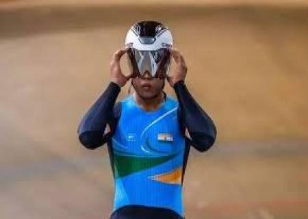 டேவிட் பெக்காம்.ஆசிய சைக்கிளிங் சாம்பியன்ஷிப், 'எலைட்' பிரிவில் பைனலுக்கு முன்னேறினார்.