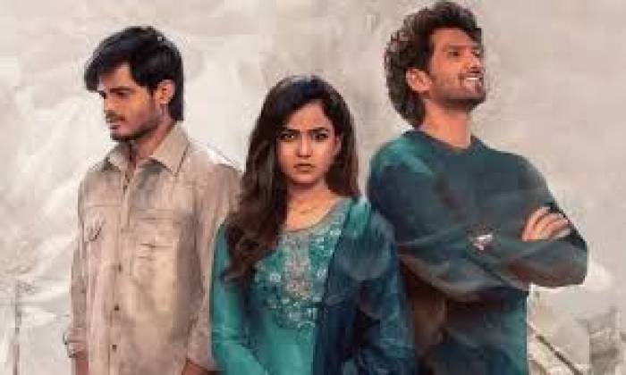 தெலுங்கு 'பேபி'  படம் ஹிந்தியில் ரீமேக். மறைந்த நடிகர் இர்பான் கானின் மகன் பாபில் கான் இந்த படத்தின் மூலம் ஹீரோவாக அறிமுகமாகிறார்.