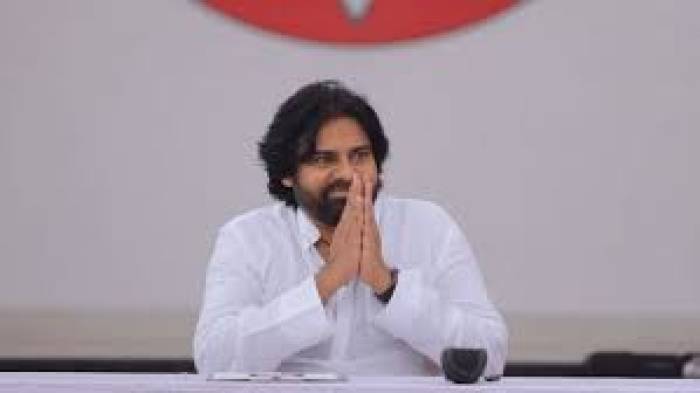 பரபரப்பான அரசியல் வேலை களுக்கு நடுவே “ ஹரிஹர வீரமல்லு “ பட வேலைகளில் சில மணிநேரங்கள்'' என குறிப்பிட்டுள்ளார்  துணை முதல்வர் பவன் கல்யாண்.