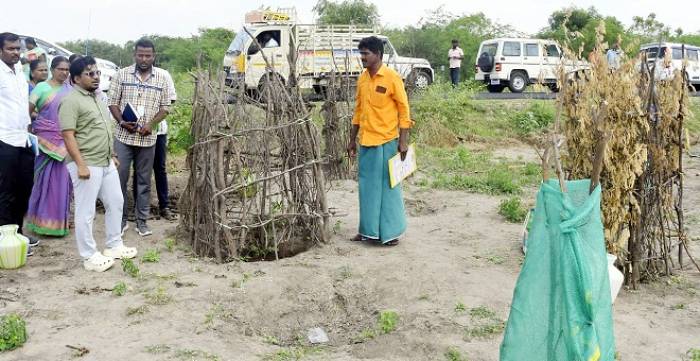 திருச்சுழி  ஊராட்சி  ஒன்றியத்திற்குட்பட்ட  பல்வேறு பகுதிகளில் நடைபெற்று வரும் வளர்ச்சி பணிகள் குறித்து  மாவட்ட ஆட்சித்தலைவர் அவர்கள் நேரில் சென்று   ஆய்வு செய்தார்.
