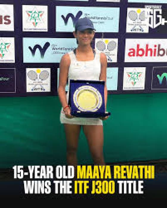 டில்லியில் ஜூனியர் ஐ.டி.எப்., தொடரில், கோப்பை வென்ற இந்தியாவின் மாயா ரேவதி