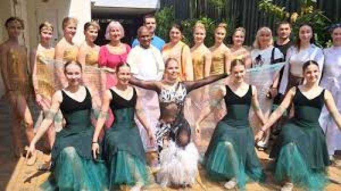 ரஷ்ய நடன கலைஞர்களுக்கு நன்றி கூறிய இளையராஜா .