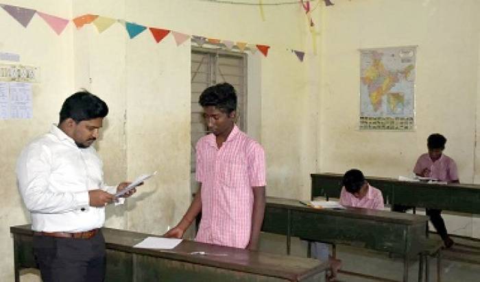 இருஞ்சிறை அரசு உயர் நிலைப்பள்ளியின் அடிப்படை வசதிகள் குறித்து மாவட்ட ஆட்சித்தலைவர் அவர்கள்  ஆய்வு