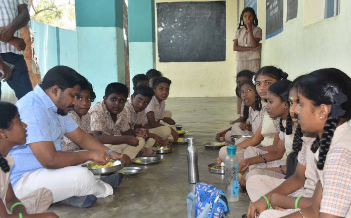 வெம்பக்கோட்டை ஊராட்சி ஒன்றியப் பகுதிகளில் நடைபெற்று வரும் பல்வேறு வளர்ச்சி திட்டப்பணிகள் குறித்து மாவட்ட ஆட்சித்தலைவர் அவர்கள் ஆய்வு