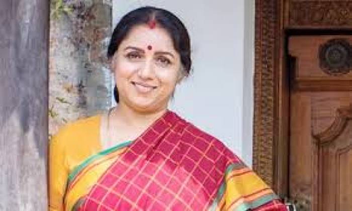 ரேவதி இயக்கத்தில் பிரியாமணி