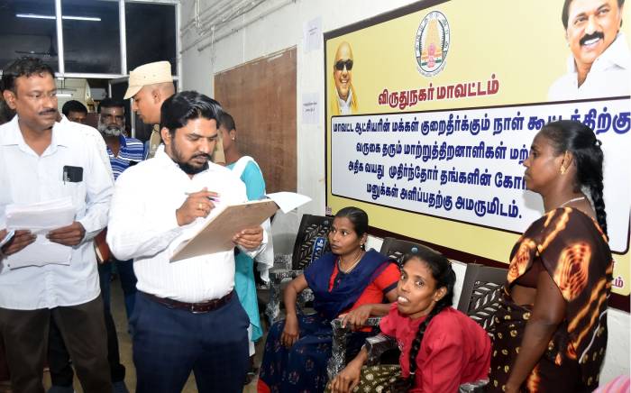 மக்கள் குறைதீர்க்கும் நாள் கூட்டத்தில்ரூ.8.21 இலட்சம் மதிப்பிலான பல்வேறு நலத்திட்ட உதவிகளை மாவட்ட ஆட்சித்தலைவர் அவர்கள் வழங்கினார்.